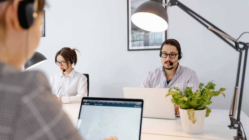 Single contact record merging email, chat, SMS and DM history